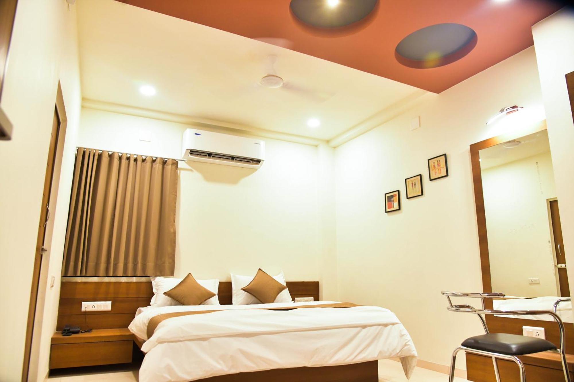Hotel Ashooka Inn Gandhinagar Exterior photo