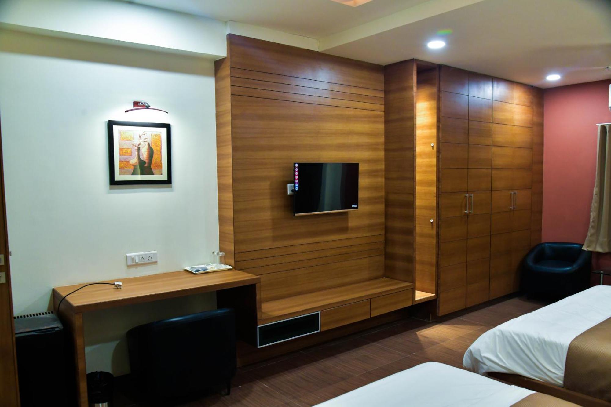 Hotel Ashooka Inn Gandhinagar Exterior photo